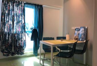 Green Apartment 6 has rooms with a private hot tub