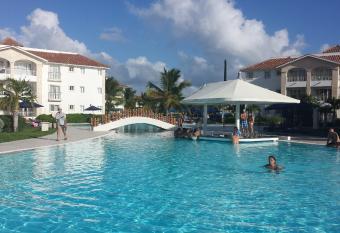 Caribbean Pearl allows 18 year olds to book a room