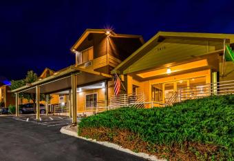 Best Western Topaz Lake Inn allows 18 year olds to book a room