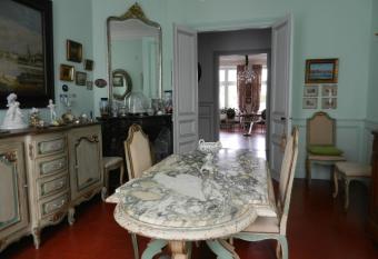 La Maison de l Ambassadeur allows 18 year olds to book a room