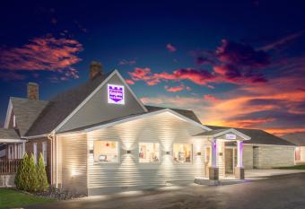 Knights Inn & Suites Salem allows 18 year olds to book a room