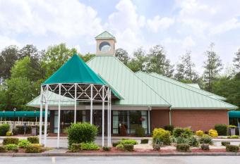 Days Inn by Wyndham Petersburg/South Fort Lee has Smoking rooms