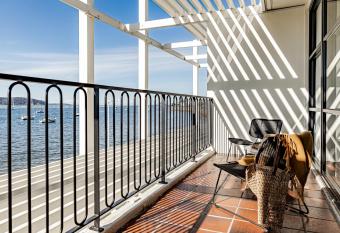 Bay Breeze Boutique Accommodation has Balcony rooms