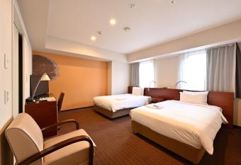 Hotel Keihan Sapporo has rooms with a private hot tub
