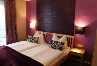 Landgasthof Weissenbach allows 18 year olds to book a room