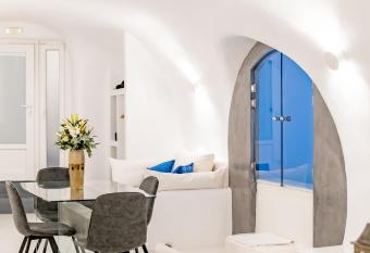 Boutique 88 Fira has rooms with a private hot tub