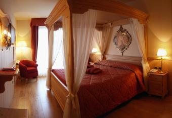 Beverly Hotel has Balcony rooms