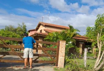 Casas lindas no paraiso! allows 18 year olds to book a room