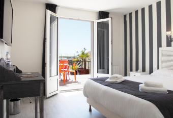 Le Castel Ac h has Balcony rooms