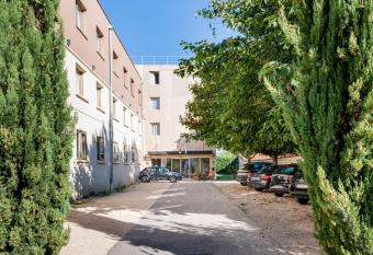 Best Western H  tel des Barolles - Lyon Sud allows 18 year olds to book a room