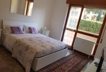 Appartamento 1 camera con ampio balcone has Balcony rooms