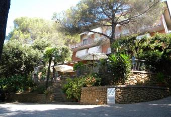 Hotel Rosa Del Tirreno has Balcony rooms
