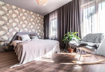 Tamara Suites & Apartments allows 18 year olds to book a room