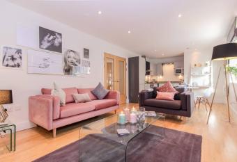 Oxfordshire Living - The Alice Apartment - Oxford has Balcony rooms