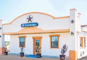 Travelodge by Wyndham Temple allows 18 year olds to book a room