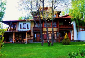 Apartments Carevo Polje allows 18 year olds to book a room