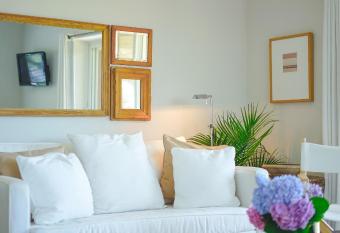 Windward Shores has Balcony rooms