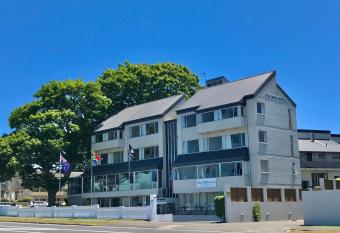 Tui Oaks Motel has Balcony rooms