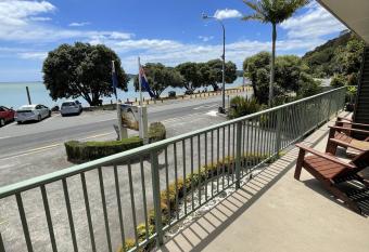 Bay Sands Seafront Studios allows 18 year olds to book a room