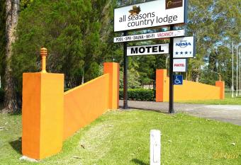 All Seasons Country Lodge allows 18 year olds to book a room