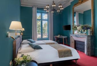 H  tel de Paris allows 18 year olds to book a room