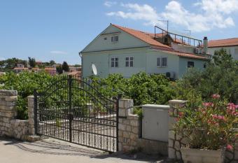 Apartments and rooms with parking space Mali Losinj (Losinj) - 2495 has Balcony rooms