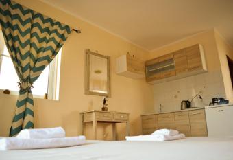 Tommy s Rooms has Balcony rooms