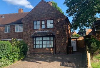 Farah   s guest suite allows 18 year olds to book a room