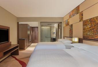 Sheraton Grand Bengaluru Whitefield Hotel & Convention Center has rooms with a private hot tub