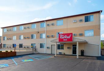 Red Roof Inn Cameron allows 18 year olds to book a room