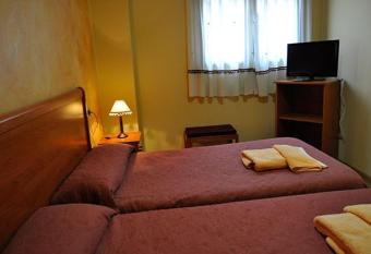 Hostal Puerta del Valle allows 18 year olds to book a room