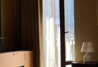 Lalaidi Rooms has Balcony rooms