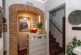 Hotel Masaccio allows 18 year olds to book a room