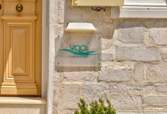 Island of Luxury Apartments has Balcony rooms