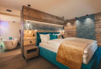 Chalet SALENA luxury lodge has rooms with a private hot tub