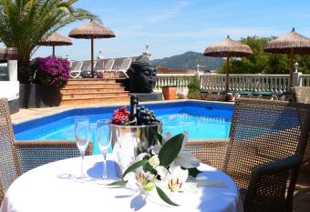 Hotel Boutique Bon Repos - Adults Only allows 18 year olds to book a room