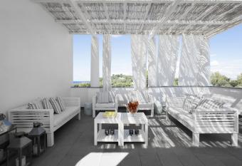 La Suite Boutique Hotel has Balcony rooms