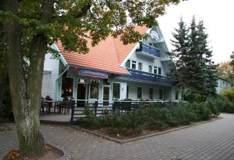 Vila Ramybe allows 18 year olds to book a room