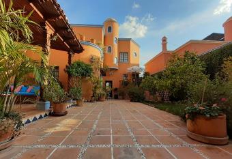 Casa Frida B&B allows 18 year olds to book a room