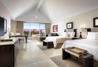 Grand Velas Riviera Maya - All Inclusive has rooms with a private hot tub