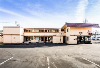 Budget Inn of America allows 18 year olds to book a room