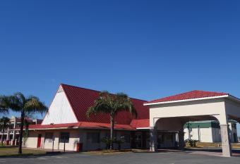 Baton Rouge West Inn has Smoking/Balcony rooms