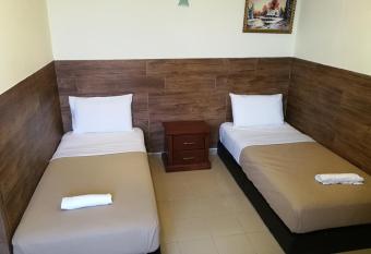 Hotel Seri Nilai has rooms with a private hot tub