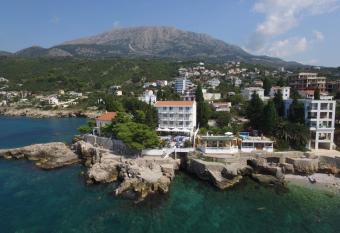 Apartments & Rooms Elite has Balcony rooms