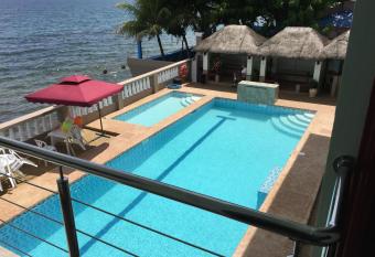 Ocean Breeze Resort has Balcony rooms