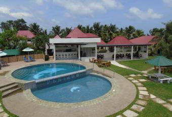 Phaidon Beach Resort has Balcony rooms