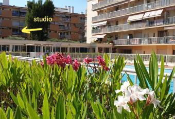 Les Caroubiers has Balcony rooms