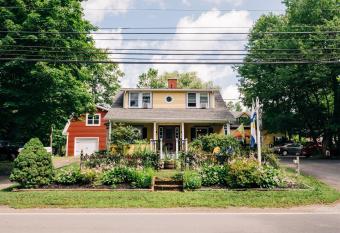 Farmhouse Inn B&B has Balcony rooms