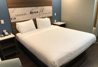 Hyland Motel Brea allows 18 year olds to book a room