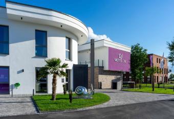 Motel24 allows 18 year olds to book a room